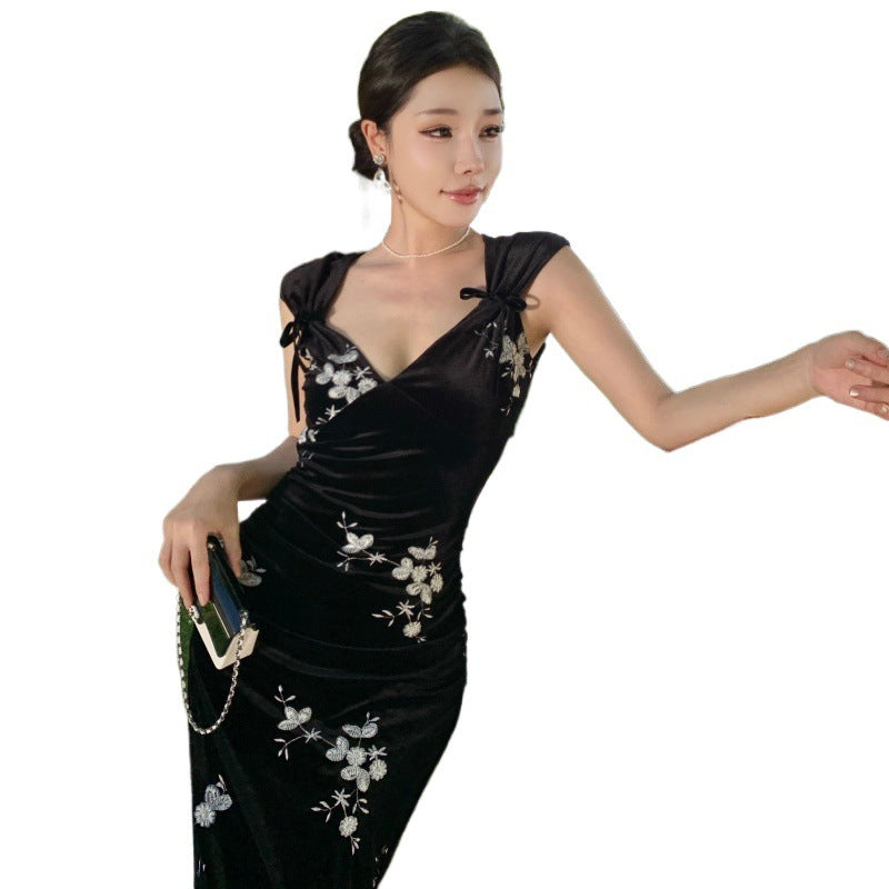 Elegantes Samtkleid mit Print – Bild 2 | LuxeStyle