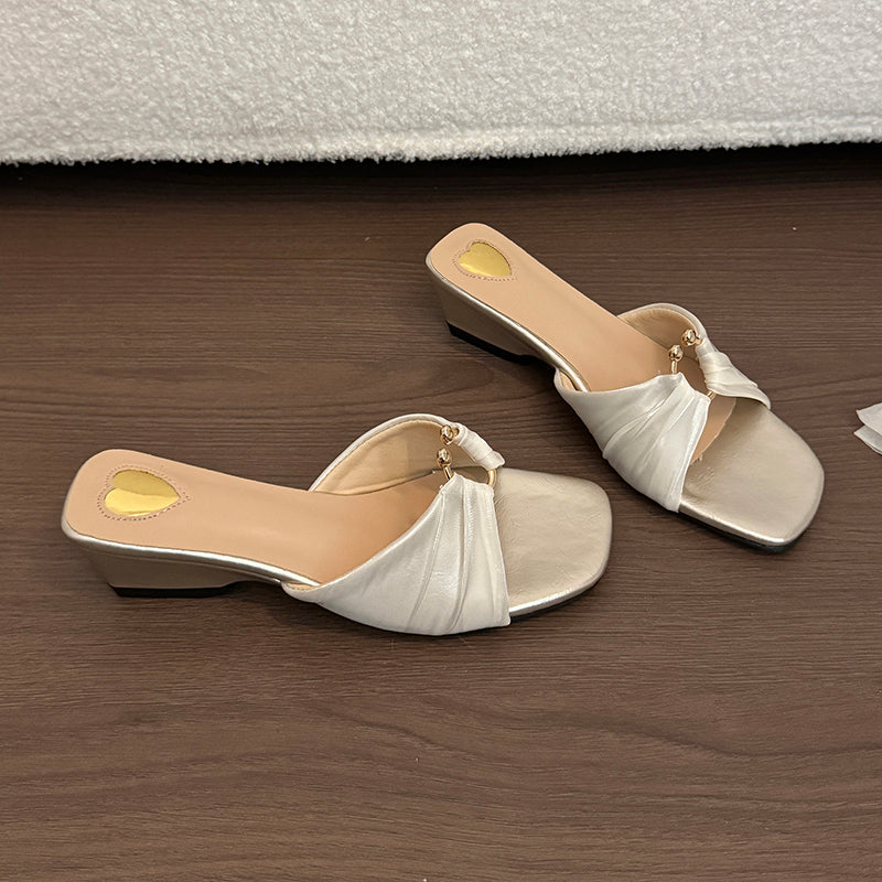 Elegante Plateau-Sandalen mit gerafftem Design