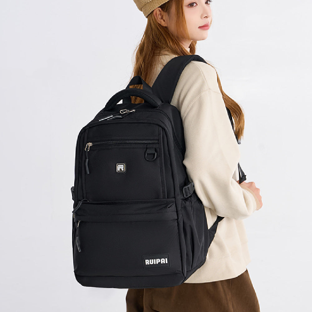 Gepäckreduzierender Rucksack mit Wirbelsäulenschutz