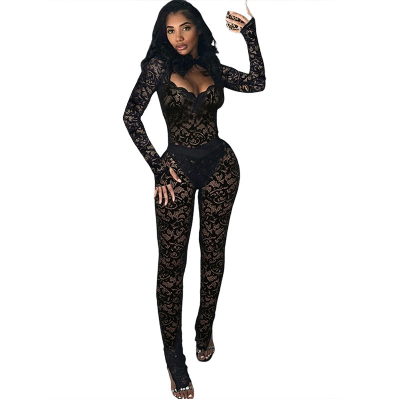 Eleganter Spitzen-Jumpsuit mit transparenten Details