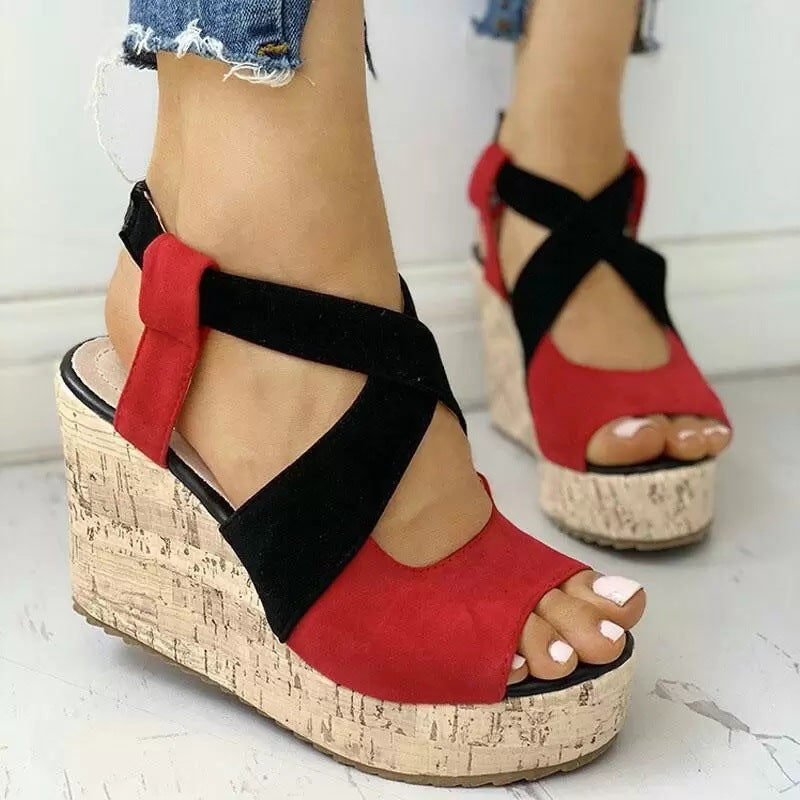 Sommer-Plateau-Sandalen mit Querband – Bild 4 | LuxeStyle