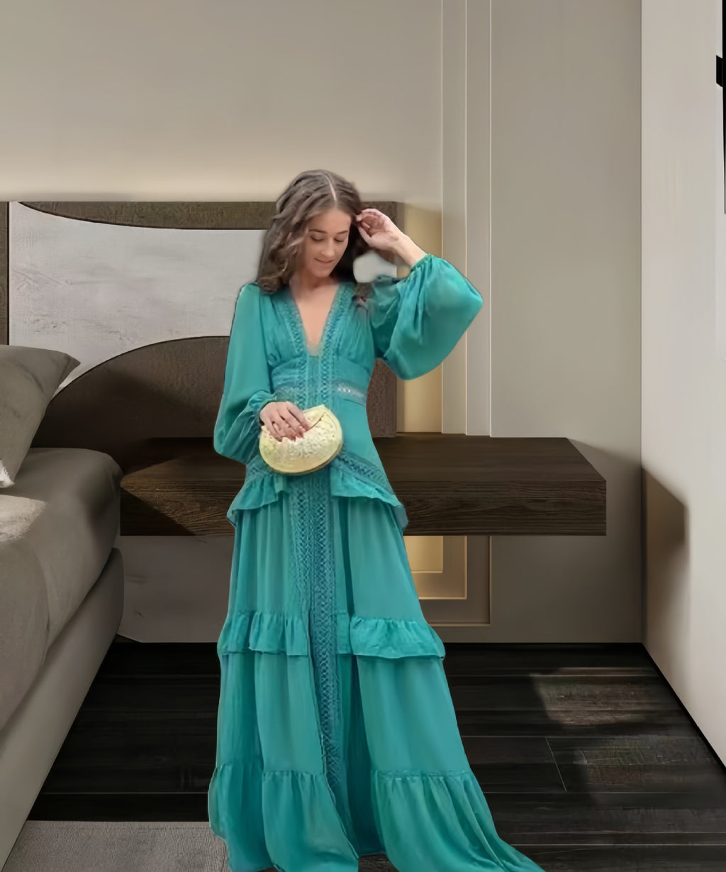 V-Ausschnitt Kleid mit Rüschensaum & Seitenschlitz