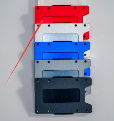 Kartenetui aus Aluminium
