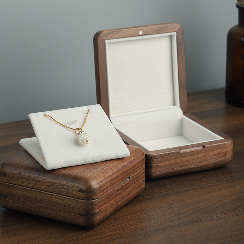 Edle Ringbox aus Walnussholz – Bild 4 | LuxeStyle