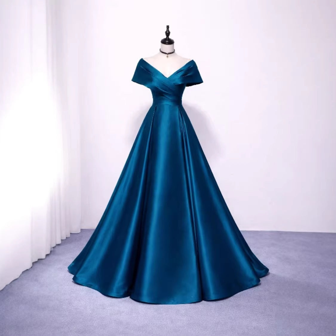 Elegantes langes, ärmelloses Bühnenkleid – Bild 6 | LuxeStyle