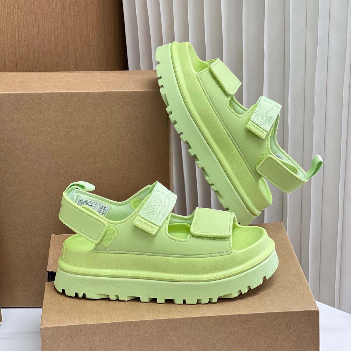 Bequeme Velcro Sandalen mit dicker Sohle – Bild 5 | LuxeStyle