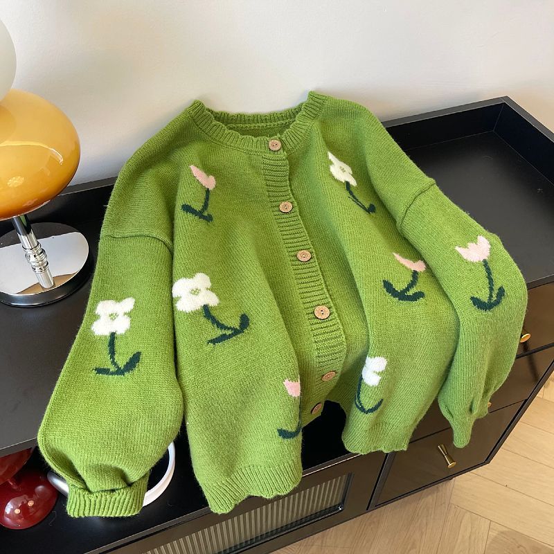 Grüner Strick-Cardigan mit Blumenmuster