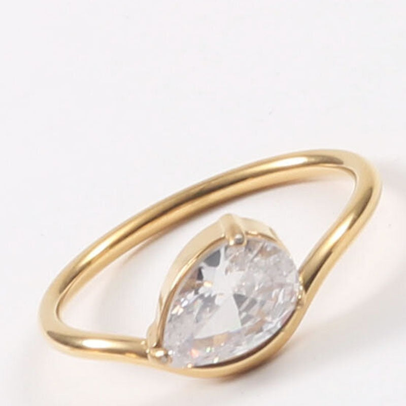 Birnenförmiger Ring mit Diamant-Inlay
