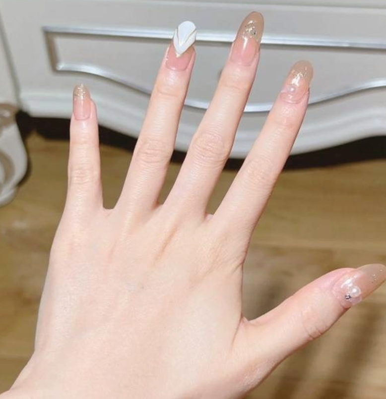 Nagelpflege-Stift mit Feuchtigkeit & Nährstoffen