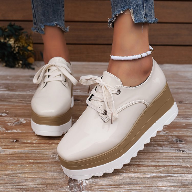 Plateau-Wedge-Heels aus Lackleder