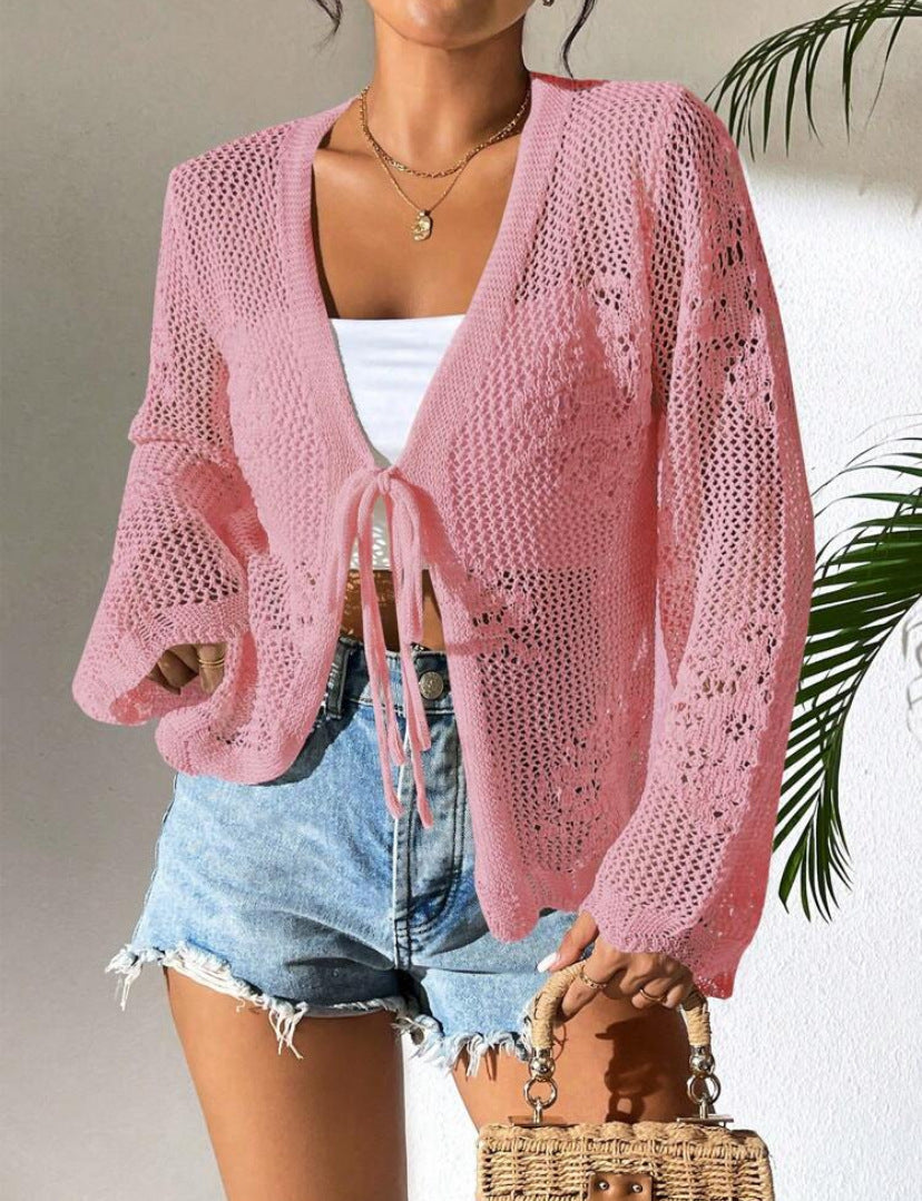 Dünne Lätzchen-Strickjacke
