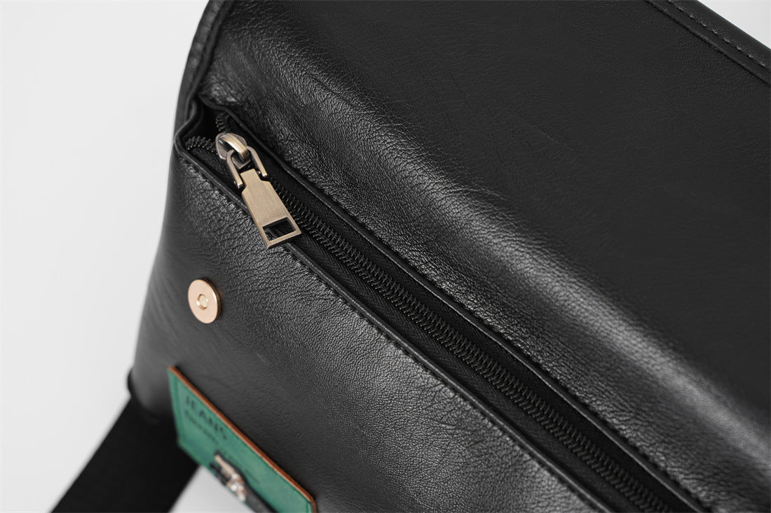Brusttasche mit Abzeichen – Bild 3 | LuxeStyle