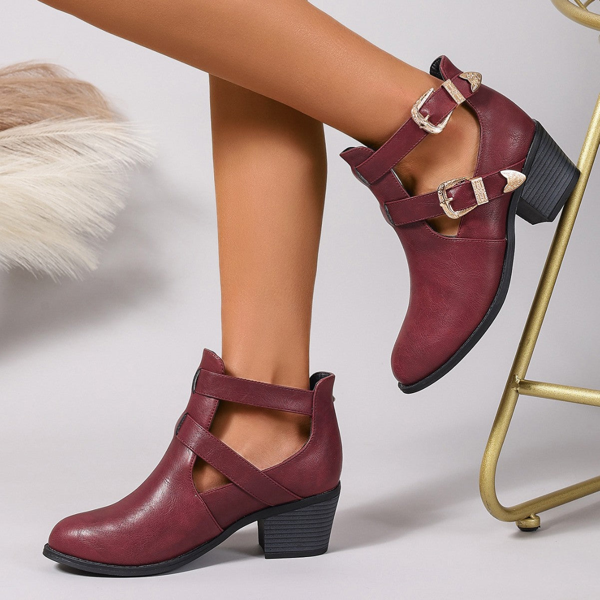 Punk-Style Boots mit Kreppabsätzen und Lederriemen