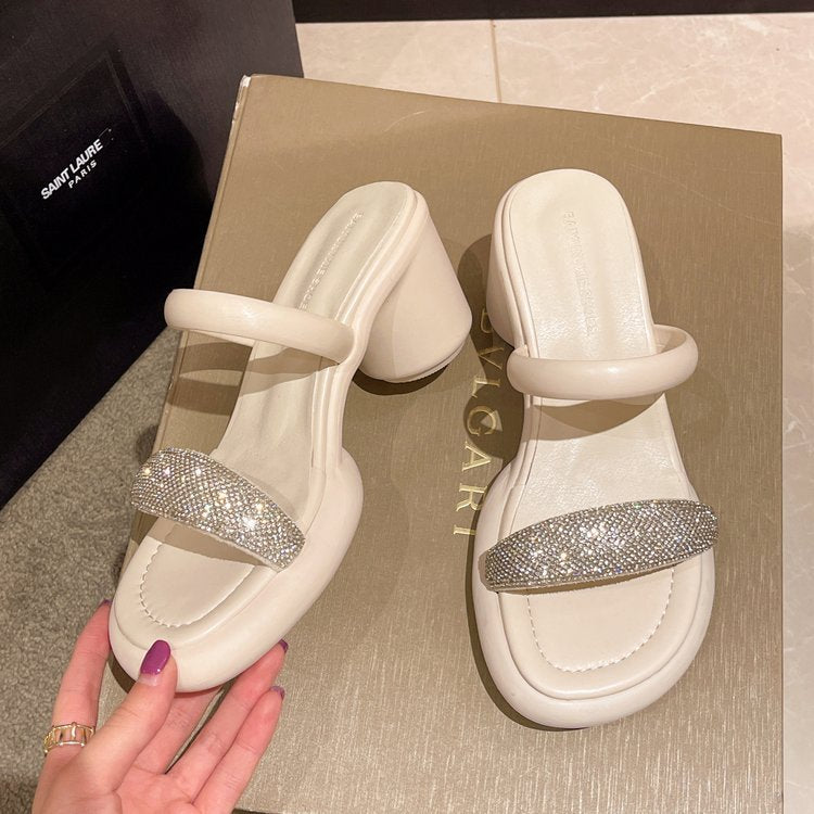 Sandalen mit Blockabsatz und Strass – Bild 4 | LuxeStyle