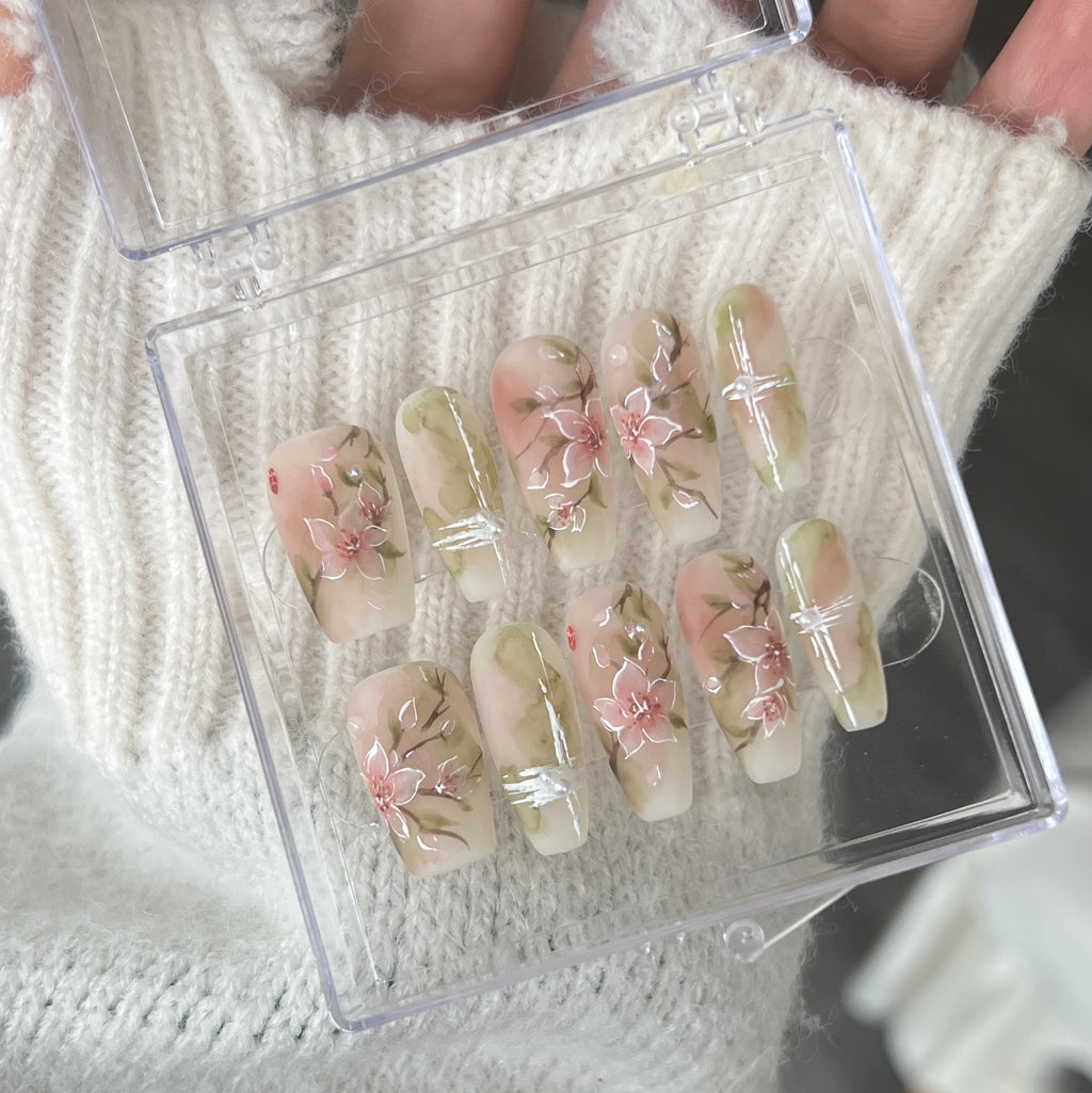Peach Blossom Frosted Handgemalte Nägel – Bild 4 | LuxeStyle
