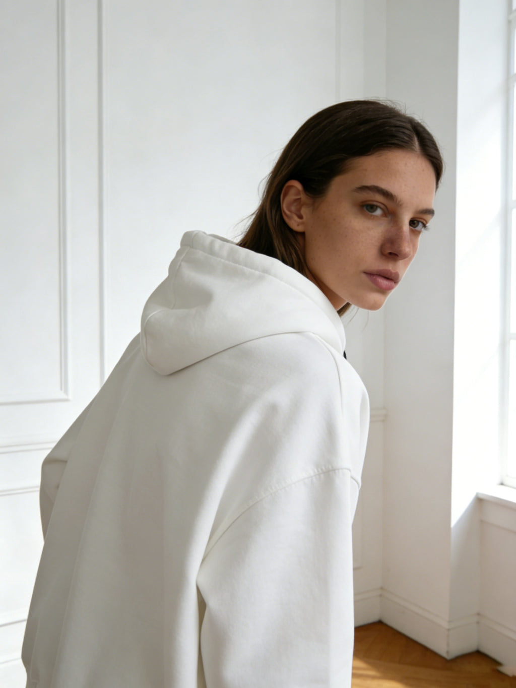 Weisser Oversize Hoodie mit Slogan-Stickerei