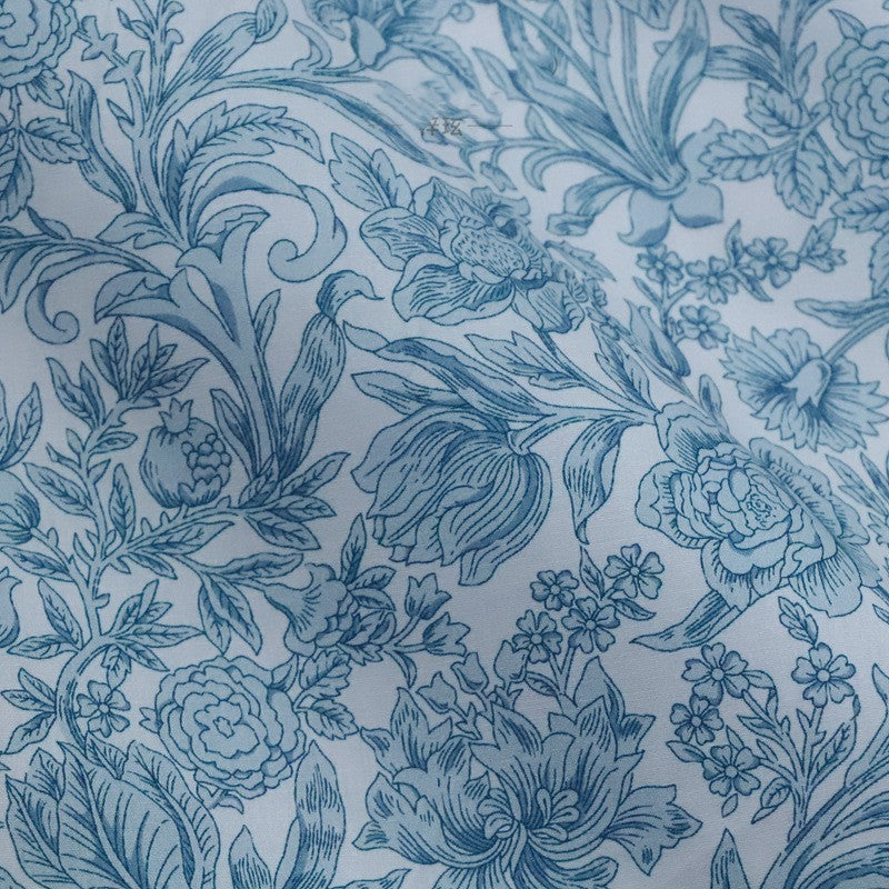 Blau-weisser Liberty Baumwollstoff mit Blumenmuster – Bild 2 | LuxeStyle
