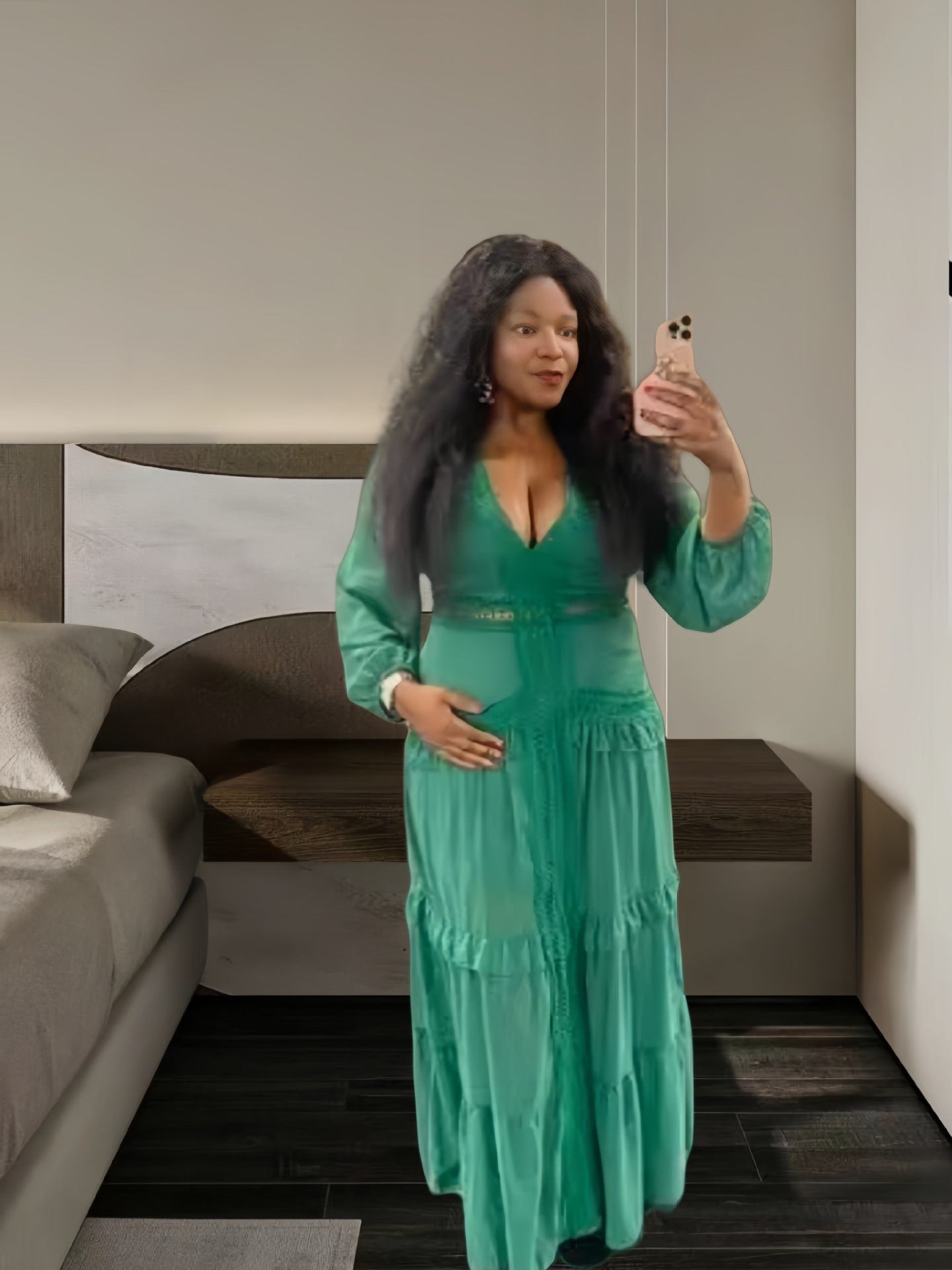 V-Ausschnitt Kleid mit Rüschensaum & Seitenschlitz