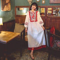 Weisses Resort-Kleid mit Farbblock-Design