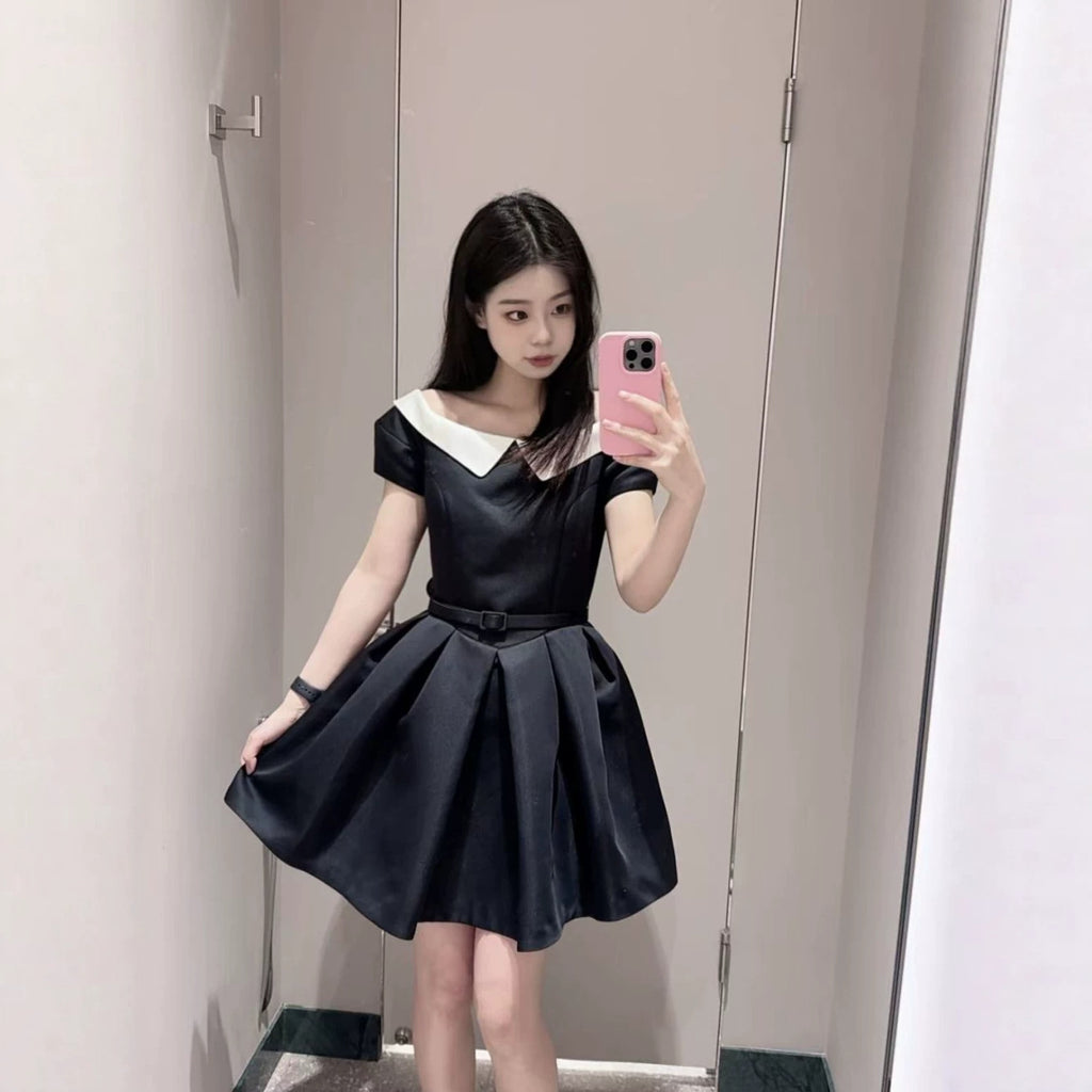 Lapelle Kleid mit definiertem Bund