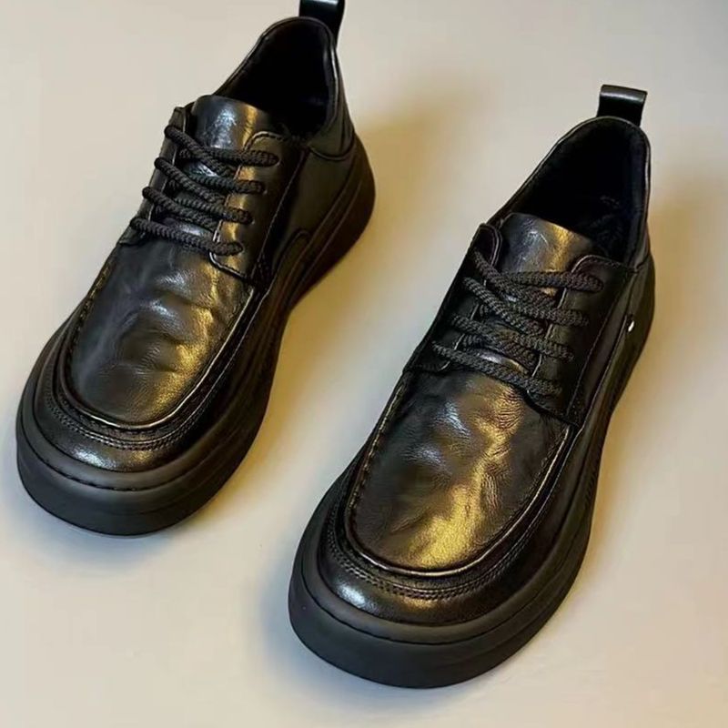Leichte Herrenschuhe aus Lederimitat