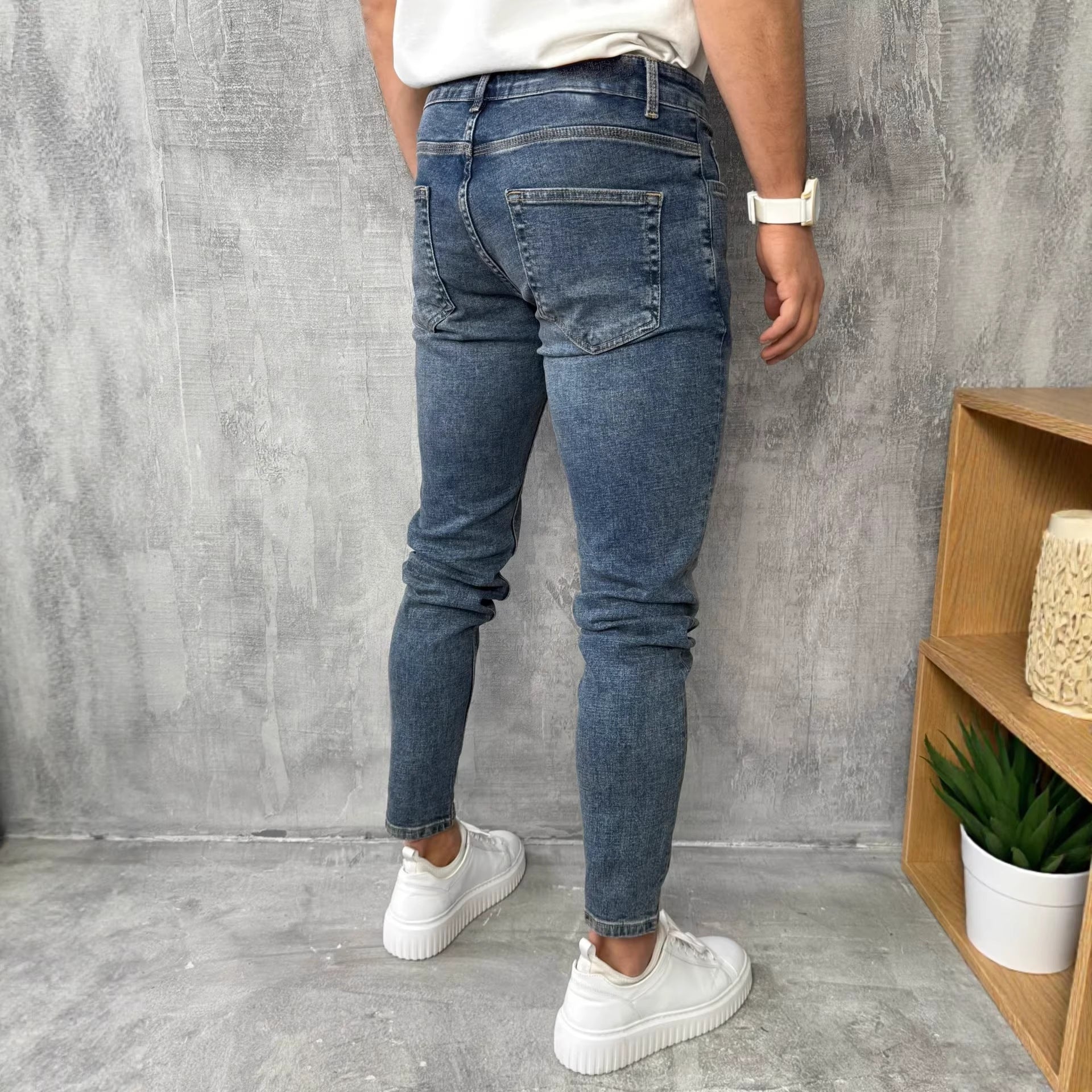 Retro Slim-Fit Jeans