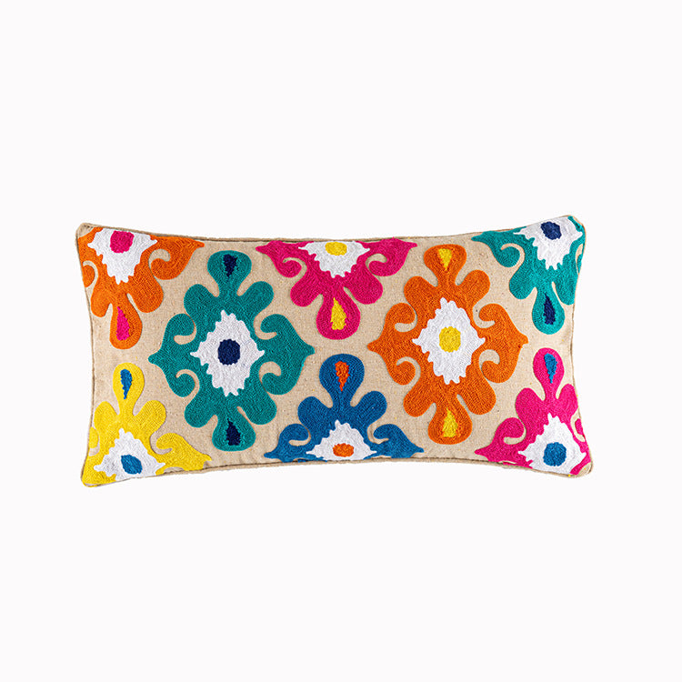 Boho Kissenhülle mit Stickerei und Quasten