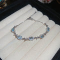 Armreif mit eisblauen Zirkonia