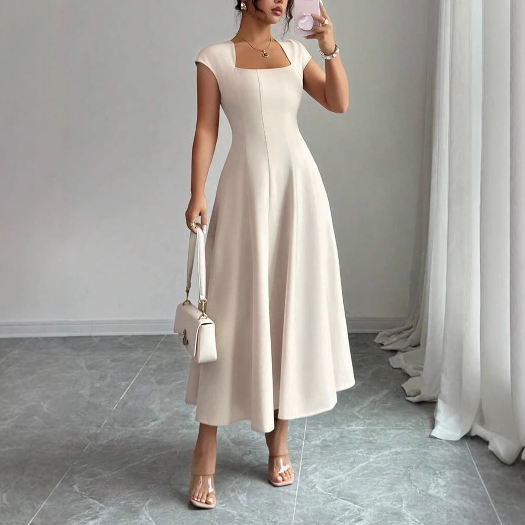 Elegantes Maxikleid mit eckigem Ausschnitt