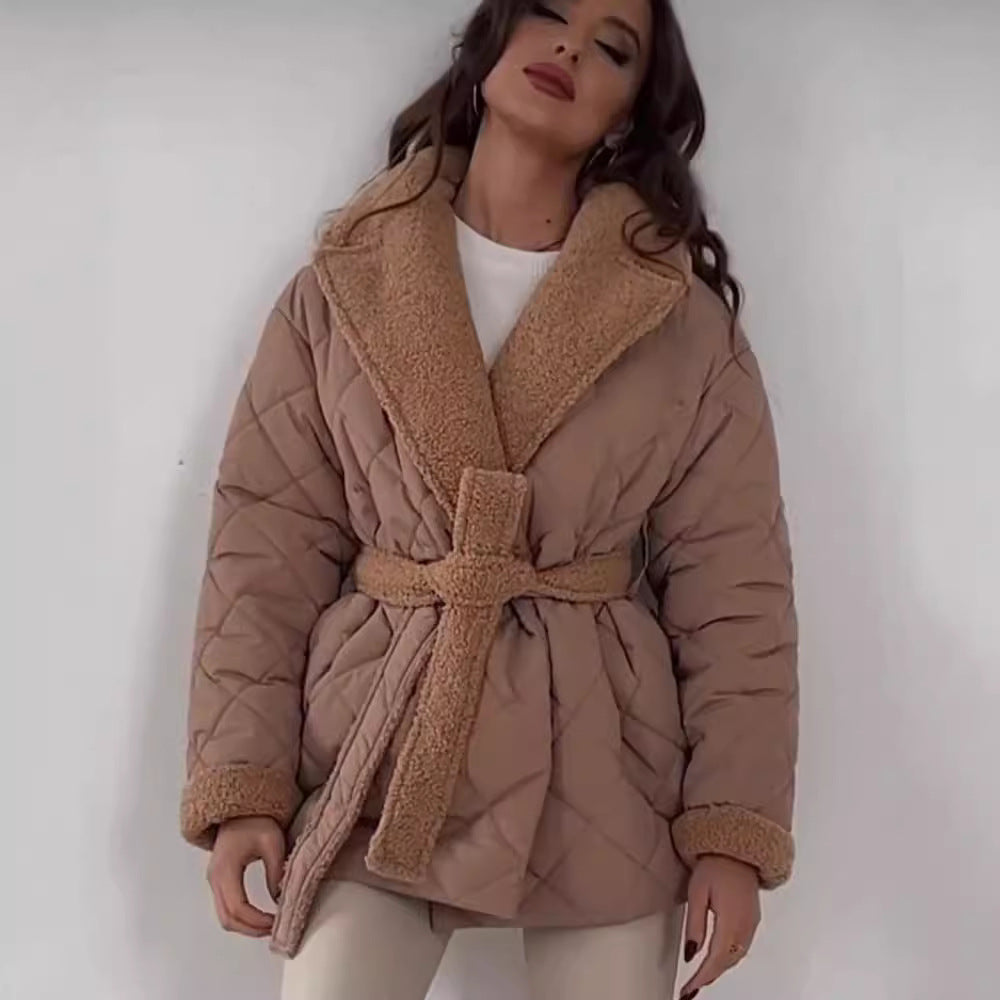 Kurz geschnittene Jacke mit umschlagbarem Kragen | LuxeStyle
