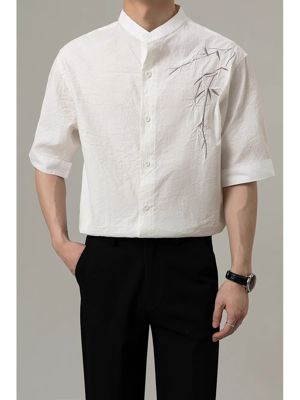Leichtes Kurzarm-Shirt mit Blumenmuster