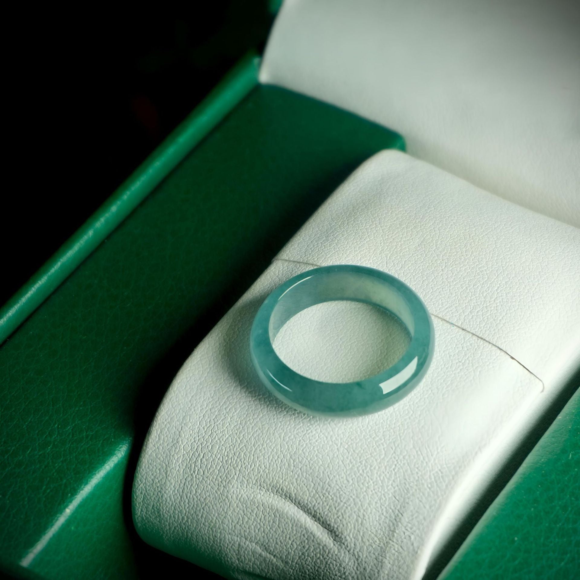 Breiter Ring mit Eis-Perlmutt-Effekt Hellblau-Grün
