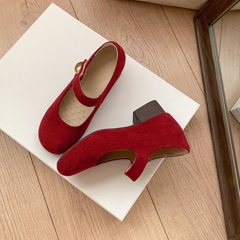 Pumps mit kleinem Goldbohnen-Absatz