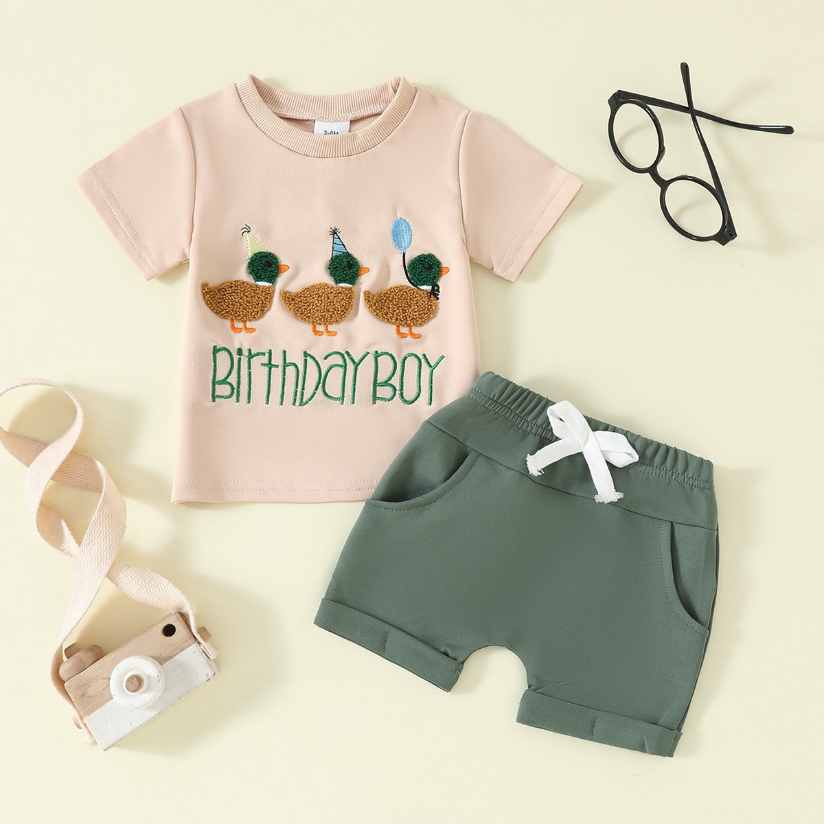 Baby Jungen Set mit Kurzarmshirt und Shorts – Bild 4 | LuxeStyle