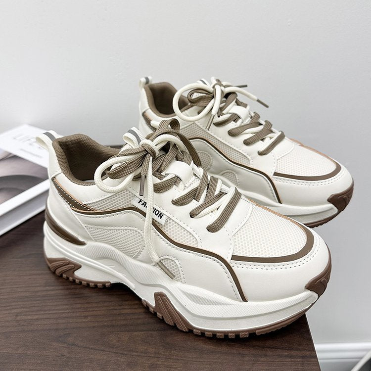 Leichte Freizeitschuhe mit dicker Sohle