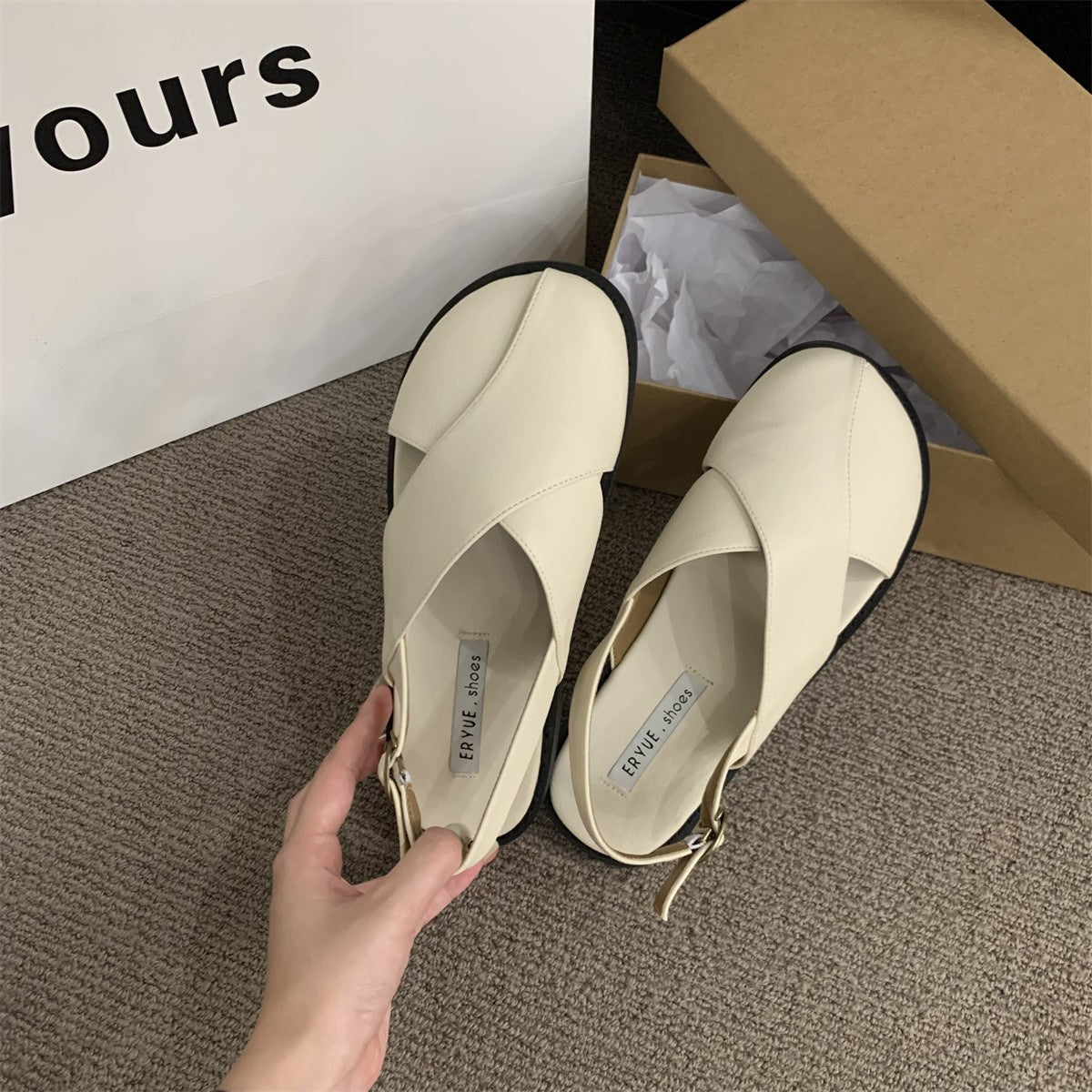 Retro-Mori-Flats im römischen Stil – Bild 3 | LuxeStyle