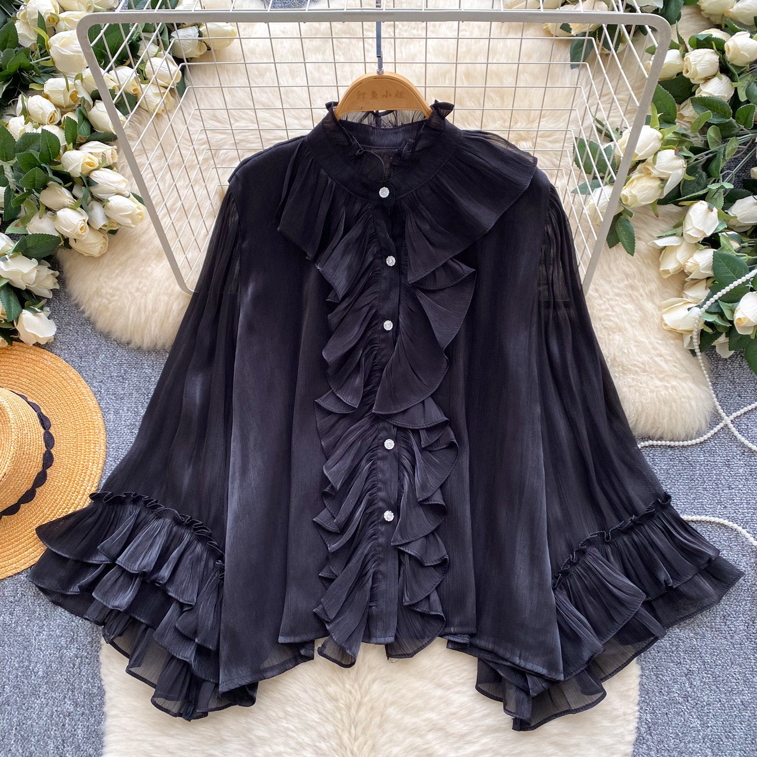 Unifarbene Bluse mit Rüschensaum