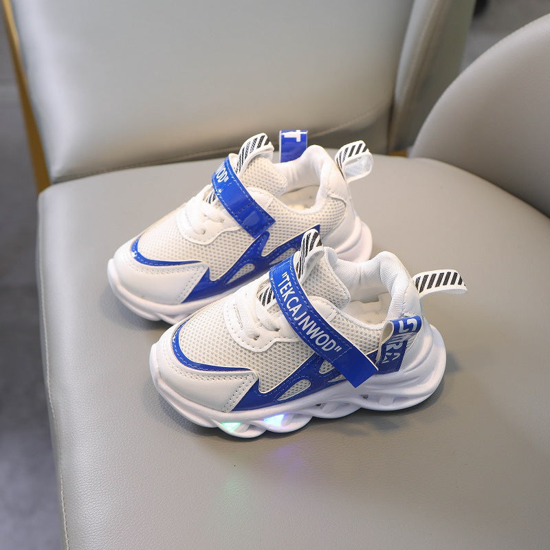 Leuchtende Sportschuhe für Mädchen