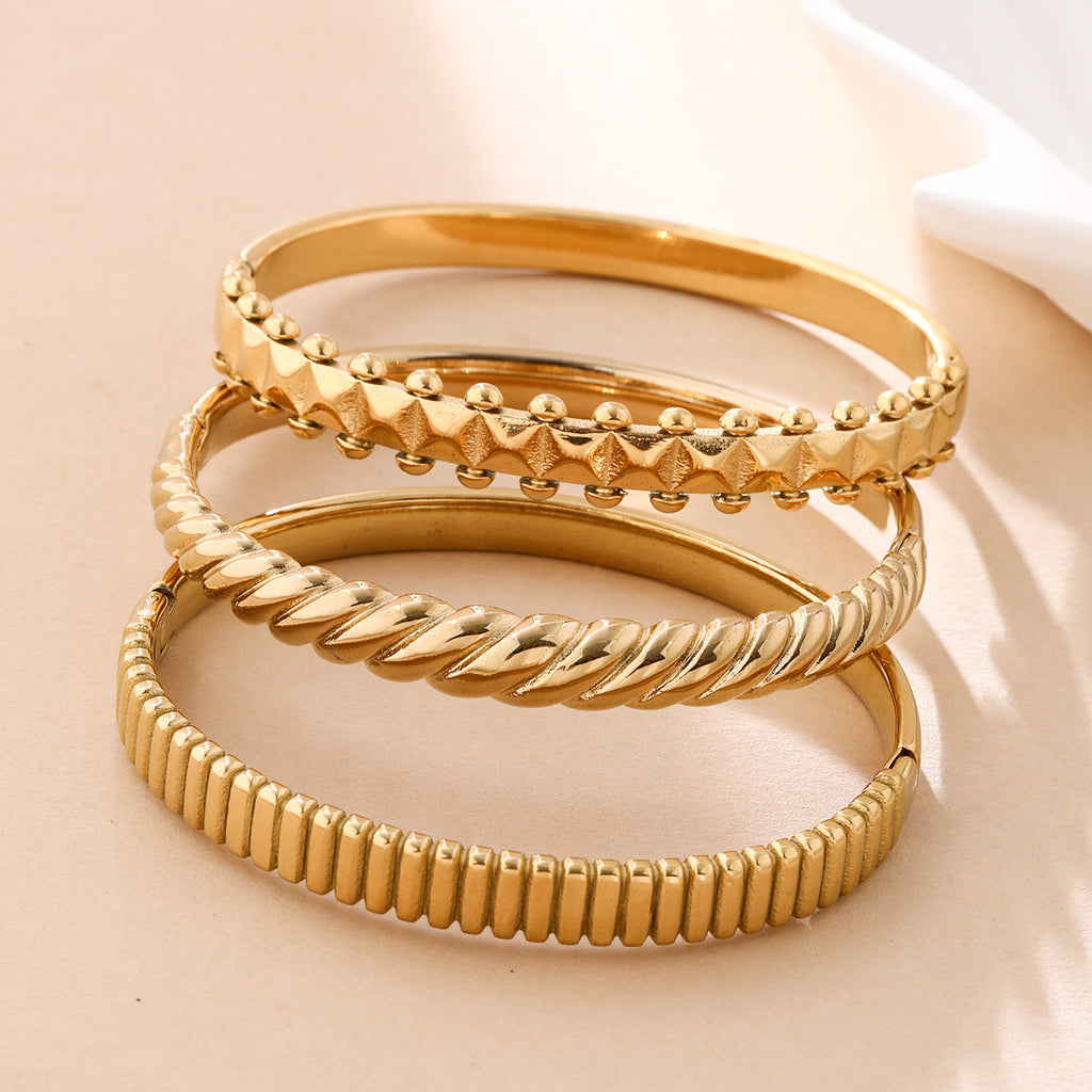 Wellenförmiges Armband mit Diamanten – Bild 3 | LuxeStyle