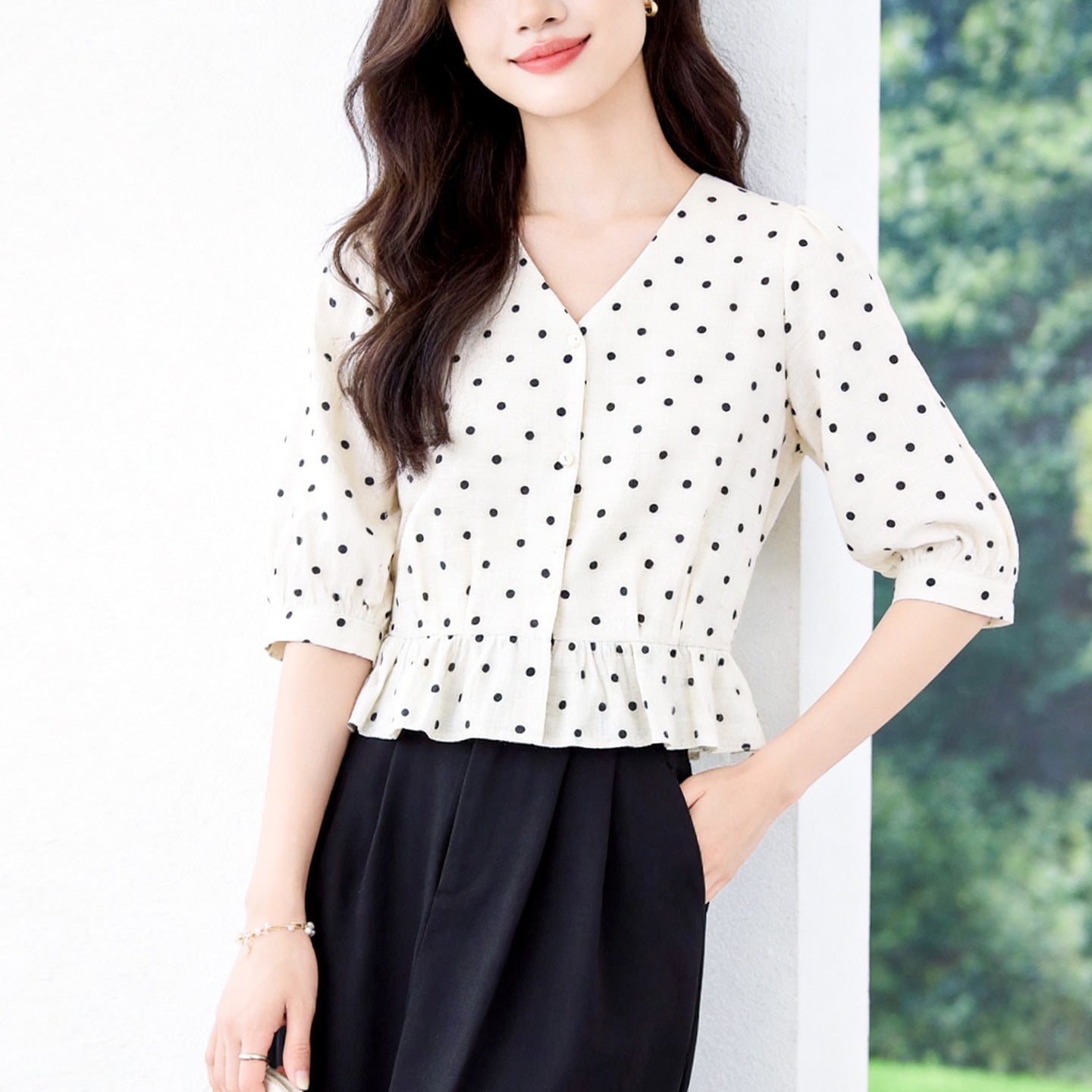 V-Ausschnitt Bluse mit Polka Dots