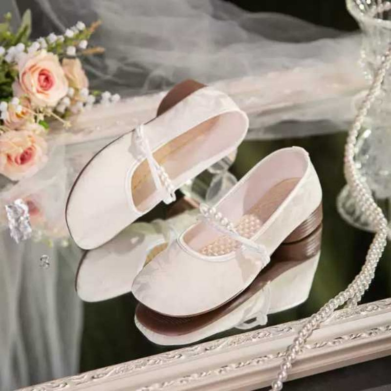 Vintage Mary Jane – Perlen-Satin-Schuhe