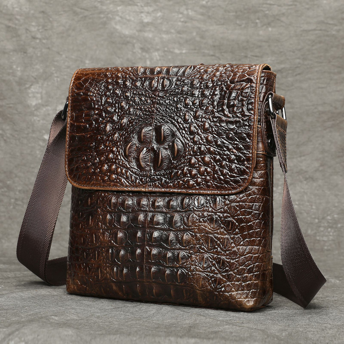 Herren Schultertasche aus Vollnarbenleder mit Krokodille-Optik – Bild 2 | LuxeStyle
