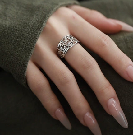Mondstein-Blütenring «Fleur», zarter Statement-Ring – LuxeStyle