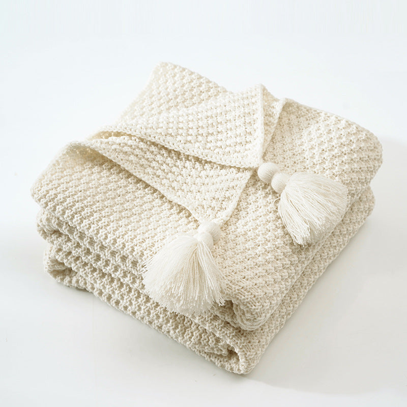 Nordische Strickdecke mit Pompons