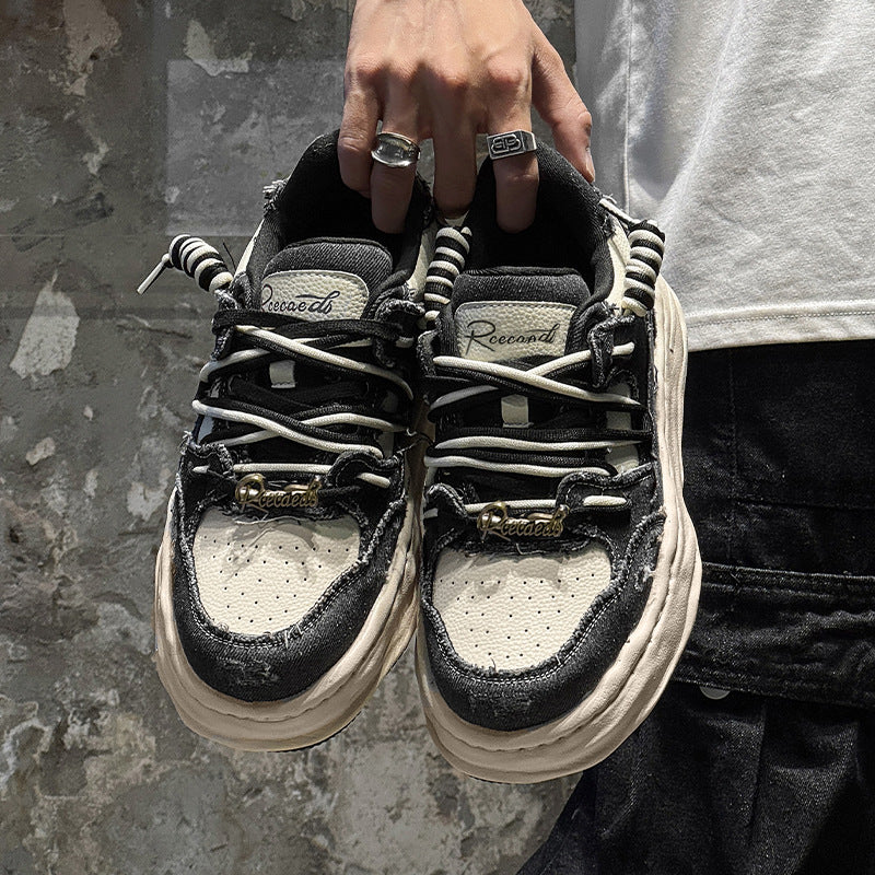 Sneaker mit unsichtbarer Absatz Erhöhung