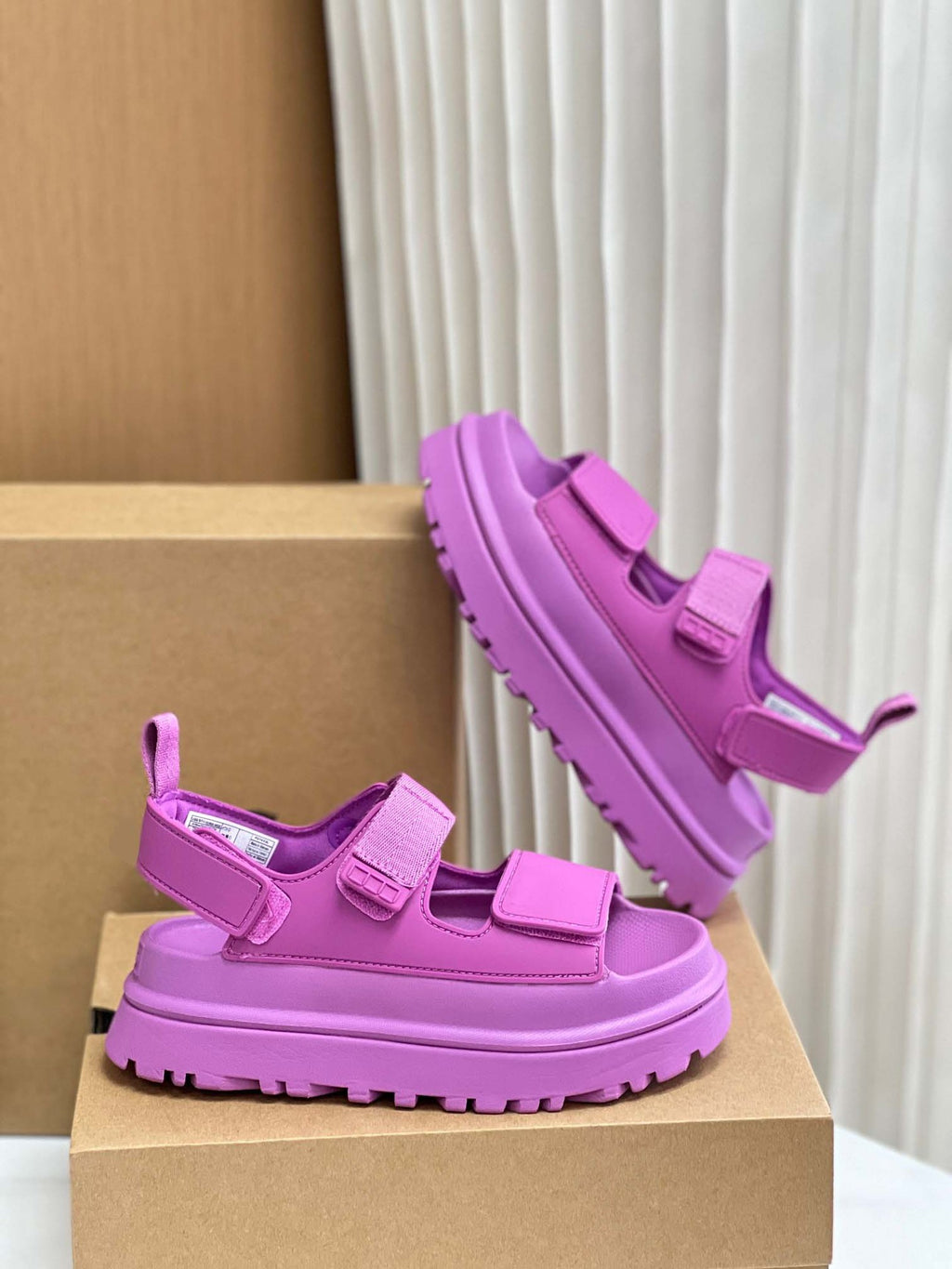 Bequeme Velcro Sandalen mit dicker Sohle – Bild 8 | LuxeStyle