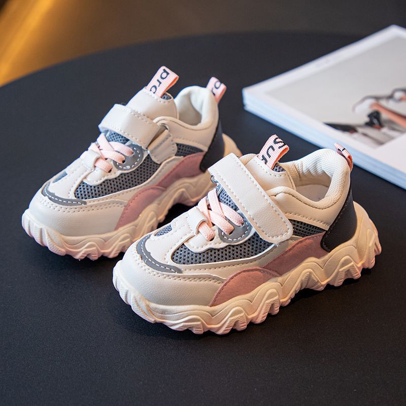 Leichte Kinderschuhe mit Mesh