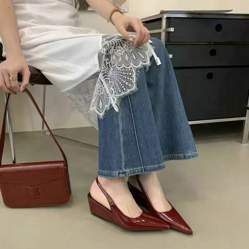 Spitze Slingback-Pumps mit Schnalle