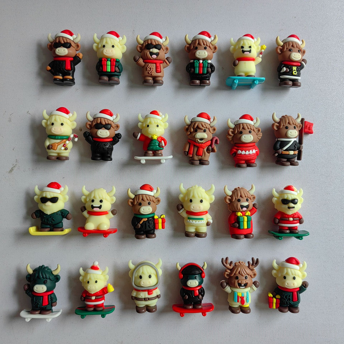 Weihnachtskalender mit Highland Cow PVC | LuxeStyle