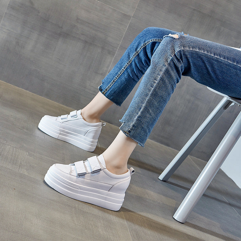 Damen Leder-Sneaker mit Klettverschluss – Bild 5 | LuxeStyle